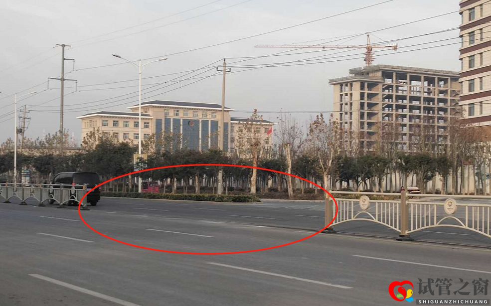 广州路妇幼保健院附近路段最近发生多起事故，网友称护栏设置不合理(图2)